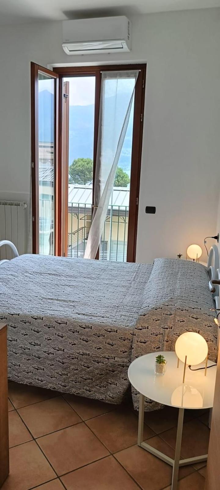 Apartamento La Casa Dei Carta-New & Chic Lovere Exterior foto